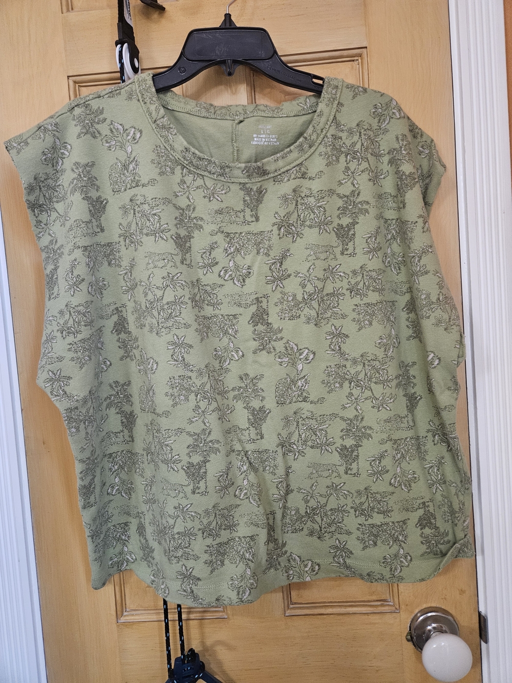 Aerie Relaxed Olive Green Floral Print Women’s Top